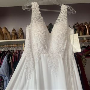 Embroidered Lace Applique Ball Gown Wedding Dress